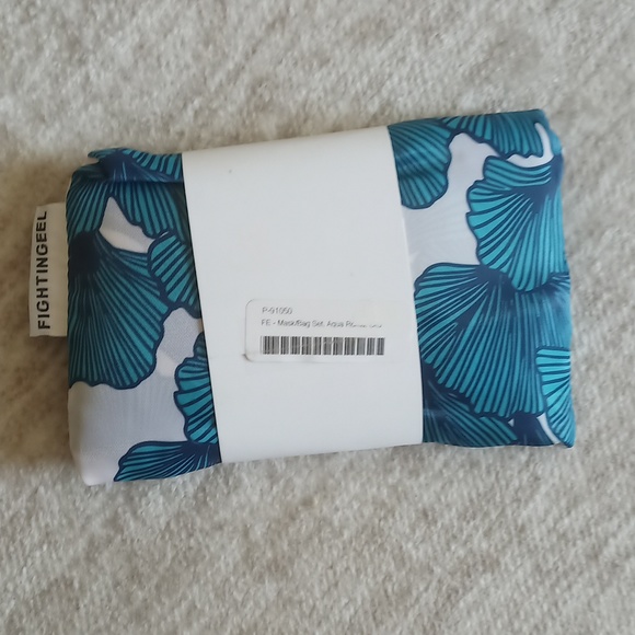 NWT Fighting Eel Reusable Bag & Mask Set Aqua Roma 🎉HP - Picture 2 of 4